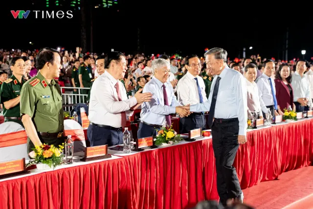 Overwhelmed with Emotions: A Spectacular Performance in The Nation Reunited in Joy - Ảnh 2.