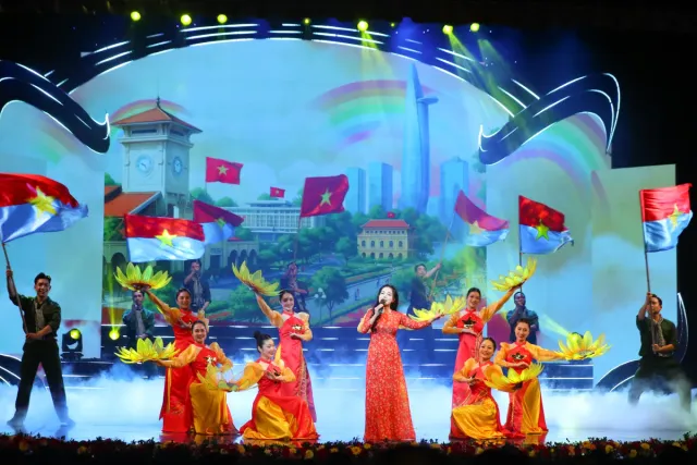 Triumphal Song: Reenacting the Jubilant Moment of Liberation - Ảnh 4.