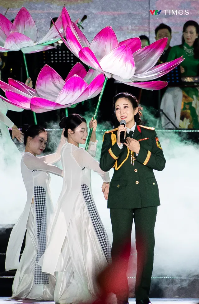 Overwhelmed with Emotions: A Spectacular Performance in The Nation Reunited in Joy - Ảnh 6.