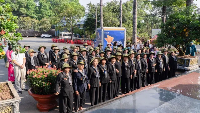 Kindness Bus Journey Heads to Ho Chi Minh City - Ảnh 1.