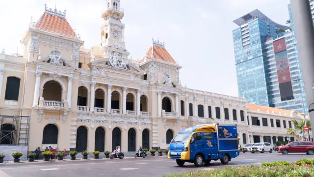 Kindness Bus Journey Heads to Ho Chi Minh City - Ảnh 13.