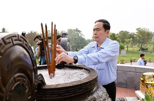 NA Chairman attends inauguration of memorial site of Party General Secretary Le Duan - Ảnh 1.