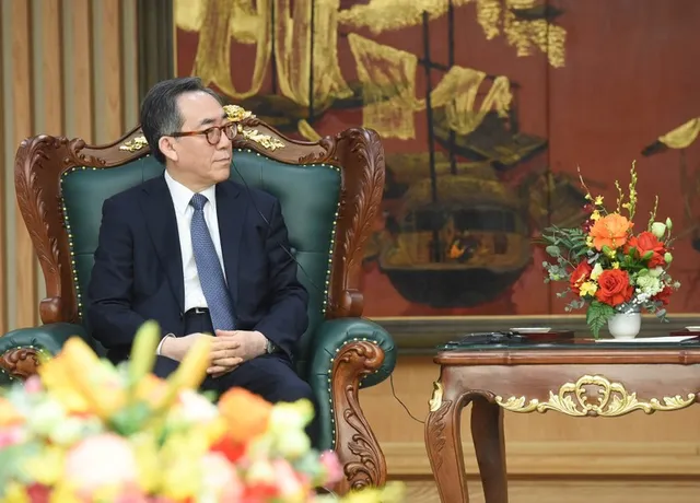 In Pictures: Prime Minister Pham Minh Chinh meets with Minister of Foreign Affairs of the RoK Cho Tae-yul - Ảnh 5.