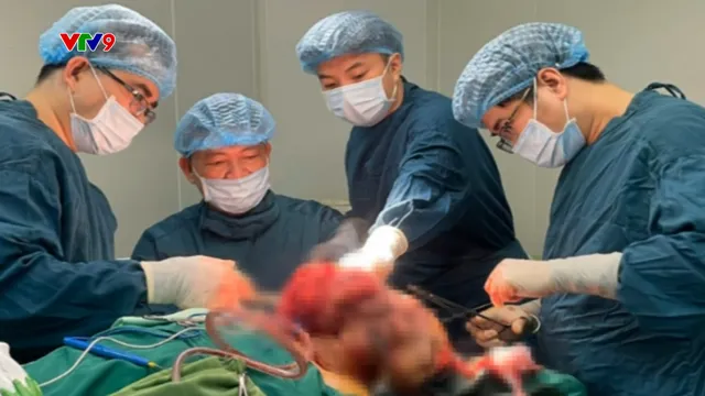 Alo Doctor (01/5/2025): Quảng Bình - Phẫu thuật thành công khối u dị dạng mạch máu hiếm gặp vùng mặt.