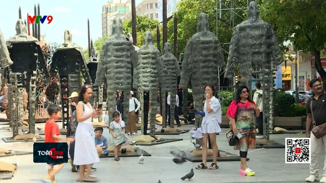 Triển lãm điêu khắc thu hút du khách