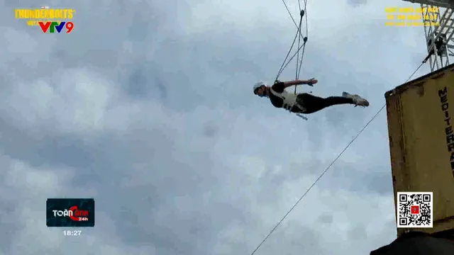 Hậu trường nhảy khỏi tòa nhà cao thứ hai thế giới của “Góa phụ đen”
