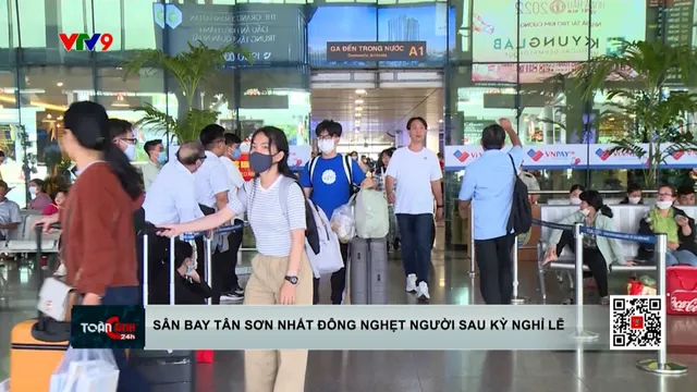 Sân bay Tân Sơn Nhất đông nghẹt, giá vé máy bay trở lại TP. Hồ Chí Minh đang tăng