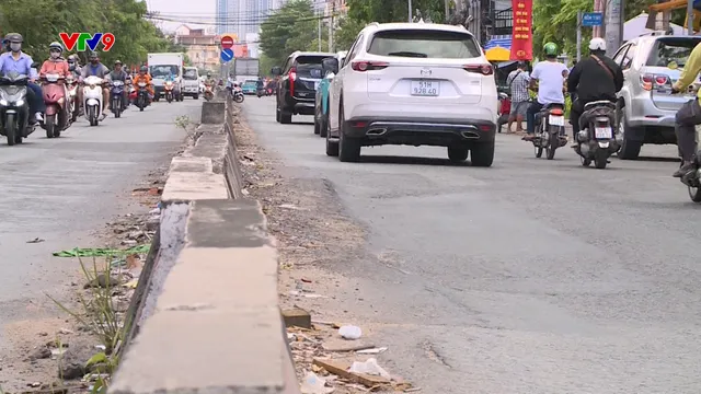 Alo V9: Đường xuống cấp, nguy cơ tai nạn rình rập