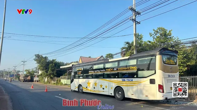 8 Giao thông: Tai nạn xe khách một người tử vong