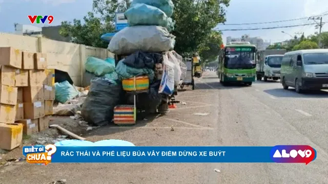Rác thải và phế liệu bủa vây điểm dừng xe buýt