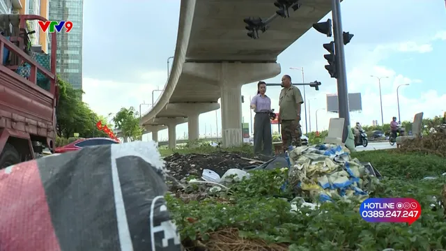 Tình trạng nhếch nhác nhiều nơi dưới tuyến metro số 1