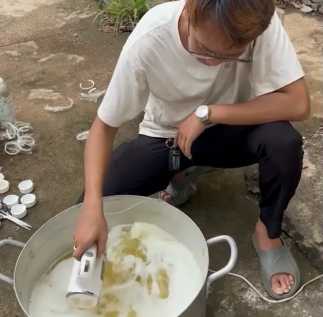 Phá đường dây chiết nước hoa ''Made in Dubai'' bằng xi lanh, trộn bằng máy đánh trứng
