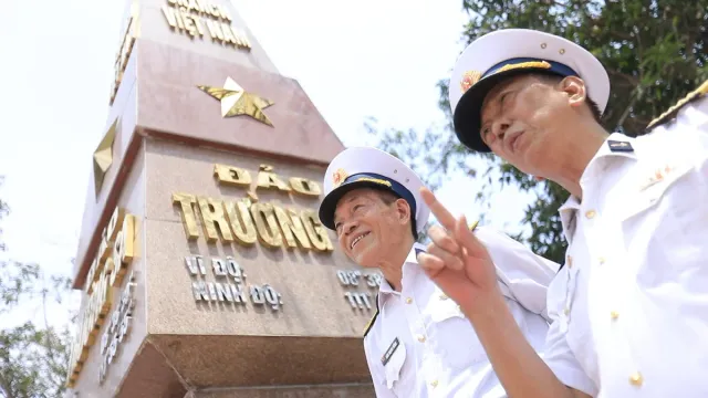 Oath to Defend the Sea: A Stirring and Emotional Epic Honoring 70 Years of the Vietnam Peoples Navy - Ảnh 5.