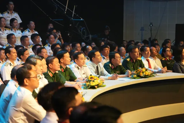 Oath to Defend the Sea: A Stirring and Emotional Epic Honoring 70 Years of the Vietnam Peoples Navy - Ảnh 1.
