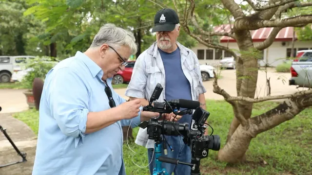 Healing: Journey to Heal Wars Scars Through the Lenses of Two Generations of American Filmmakers - Ảnh 6.