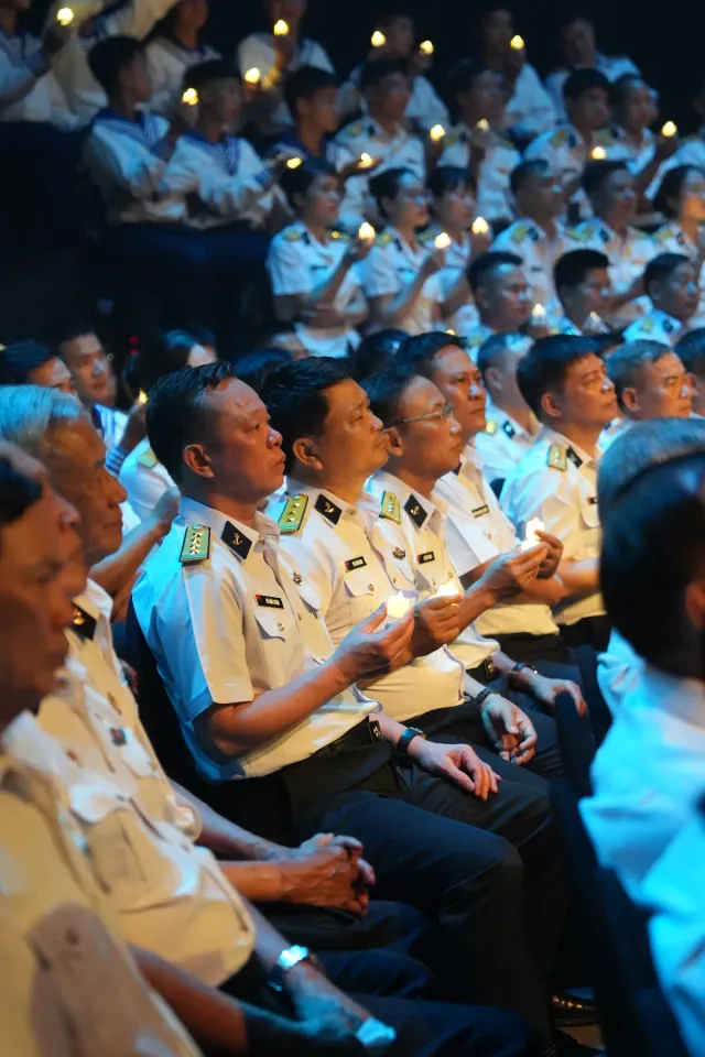 Oath to Defend the Sea: A Stirring and Emotional Epic Honoring 70 Years of the Vietnam Peoples Navy - Ảnh 13.