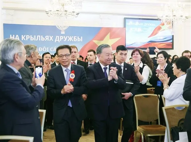 Vietnam, Russia issue joint statement on major orientations for comprehensive strategic partnership in new period - Ảnh 2.