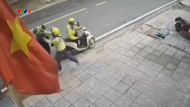 Tài xế xe ôm công nghệ dùng nón bảo hiểm đánh khách: Sự việc gây bức xúc tại thành phố Thủ Đức