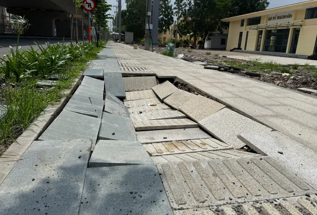Vỉa hè đường 4.800 tỷ đồng nối ga T3 Tân Sơn Nhất sụt lún dù mới thông xe
