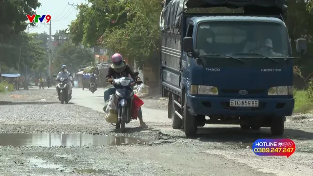 Alo V9: Dừng thi công chậm, người dân đi lại khó khăn