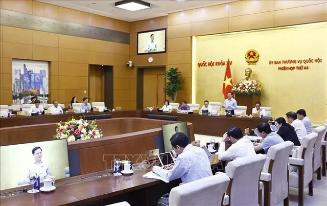 NA Standing Committee discusses continued VAT reduction - Ảnh 1.