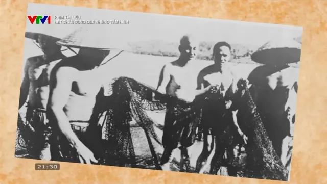 Documentary “Portraits Through Photographs”: Ho Chi Minh – A Great Leader Close to Every Vietnamese Farmer - Ảnh 3.