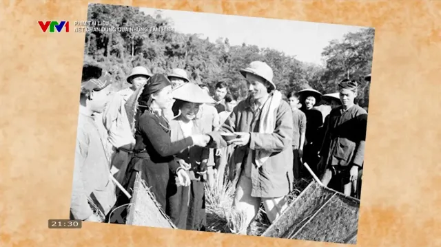 Documentary “Portraits Through Photographs”: Ho Chi Minh – A Great Leader Close to Every Vietnamese Farmer - Ảnh 2.