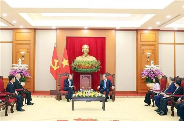 Party leader receives Rosen Partners CEO - Ảnh 1.