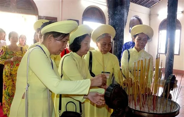 Localities nationwide pay tribute to Hung Kings - Ảnh 1.