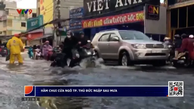 Hầm chui, đường cửa ngõ TP Thủ Đức ngập lênh láng sau mưa