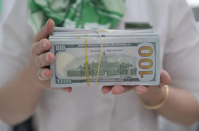 Tiền đồng chưa hết áp lực, nhưng triển vọng tươi sáng hơn