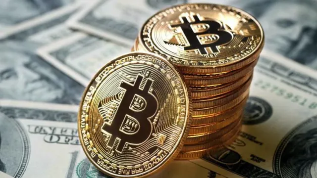 Hai thế cực đối lập giữa bitcoin và USD