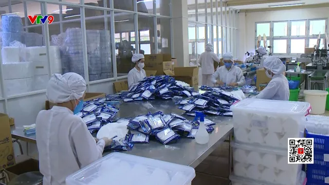 Khẩu trang đắt hàng chợ mạng sau cảnh báo của cơ quan chức năng về COVID-19