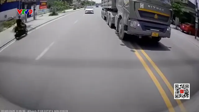 Xe ben cướp làn đường trong khu dân cư