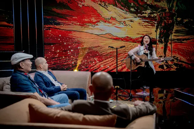 “A Once-in-a-Lifetime Encounter” Between Two Generations of Musicians: Tran Tien and Duc Tri - Ảnh 5.