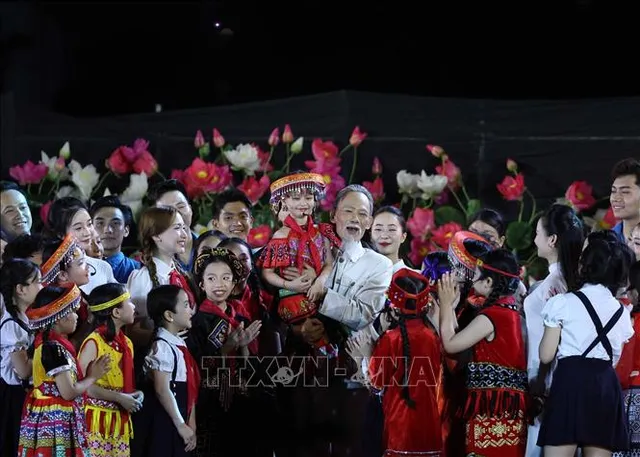 Special Art Program “Nguoi la Ho Chi Minh”: A Deep Portrait of a National Leader - Ảnh 2.