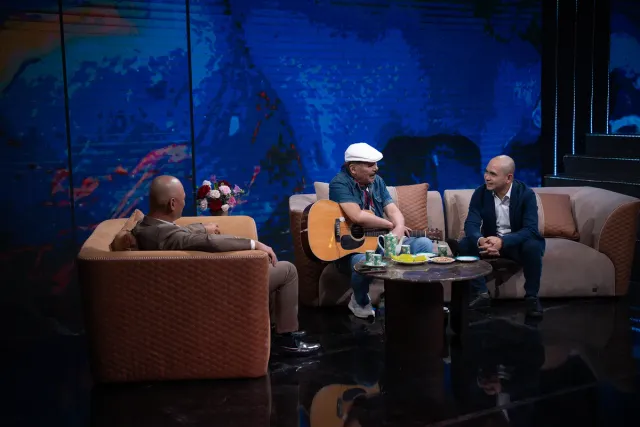 “A Once-in-a-Lifetime Encounter” Between Two Generations of Musicians: Tran Tien and Duc Tri - Ảnh 1.