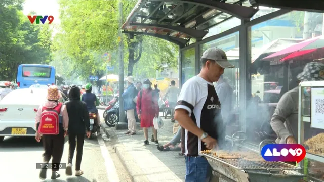 Alo V9 (25/5/2025): Nhà chờ xe buýt xuống cấp, bảng thông tin hư hỏng nặng