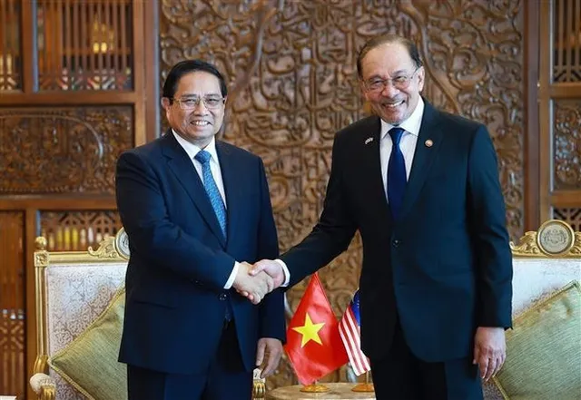 PMs talk measures for promoting Vietnam – Malaysia relations - Ảnh 1.
