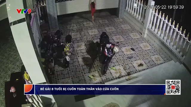 Bé gái 8 tuổi bị cuốn toàn thân vào cửa cuốn khiến ngưng tim, ngưng thở