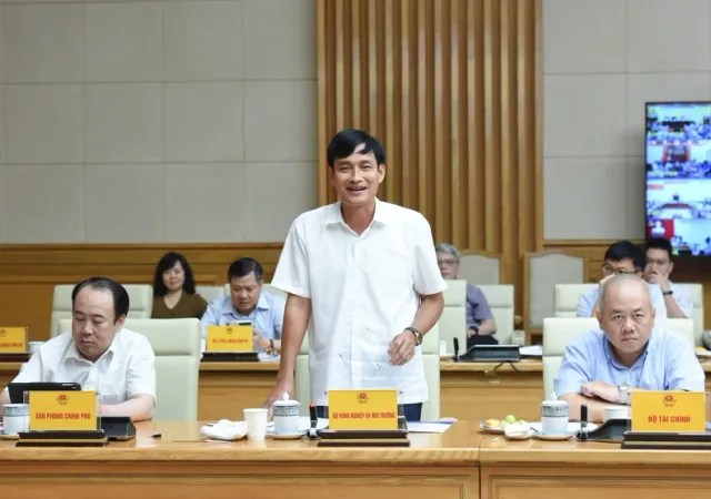 [In Pictures] Prime Minister chairs meeting of State steering committee for national key transport projects. - Ảnh 8.