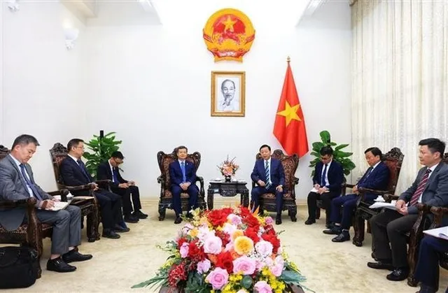 Viet Nam welcomes Chinese firms engagement in high-speed railway projects: Deputy PM - Ảnh 1.