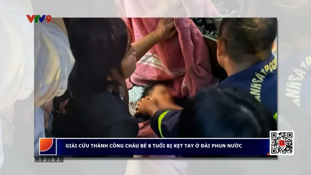 Giải cứu thành công cháu bé 8 tuổi bị kẹt tay ở đài phun nước