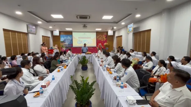 TP. Hồ Chí Minh khen thưởng ê-kip can thiệp thành công tim bào thai cho sản phụ Singapore