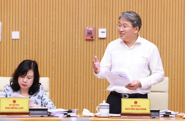 PM calls for empowering localities to decide, act, be accountable - Ảnh 1.