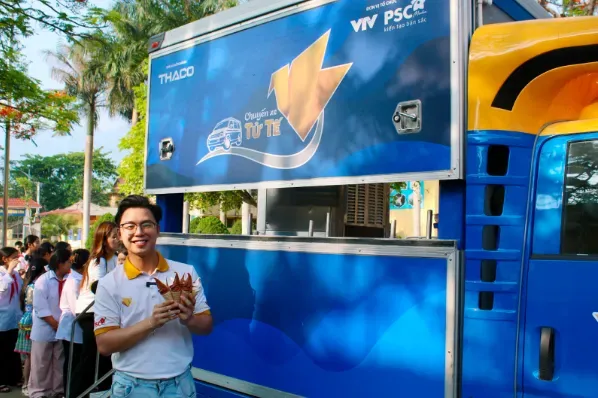 Kindness Bus: Ice Creams That Refresh the Souls of Children - Ảnh 1.