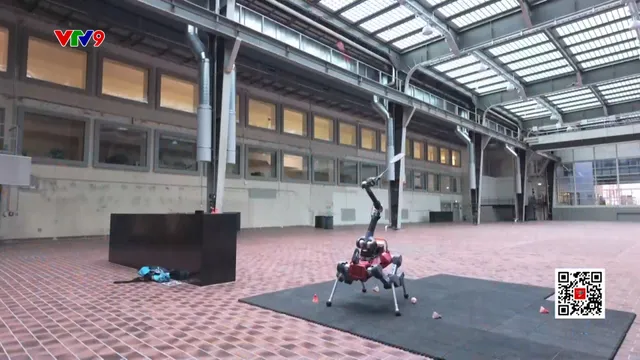 Robot cầu lông hỗ trợ AI được đào tạo để chơi với con người