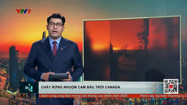 Cháy rừng nhuộm cam bầu trời ở Canada
