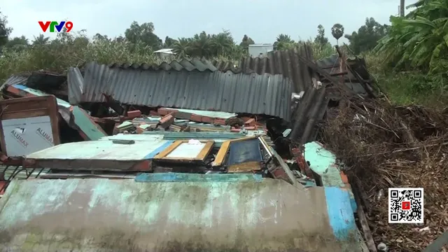 Lốc xoáy gây thiệt hại 18 căn nhà