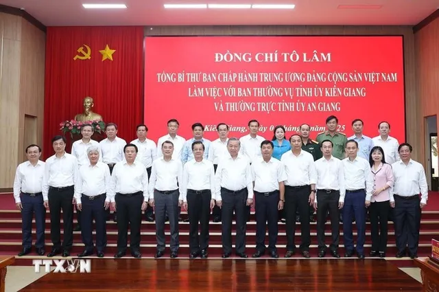 Mergence of An Giang, Kien Giang poised to strengthen competitiveness in Southwestern region: Party chief - Ảnh 1.